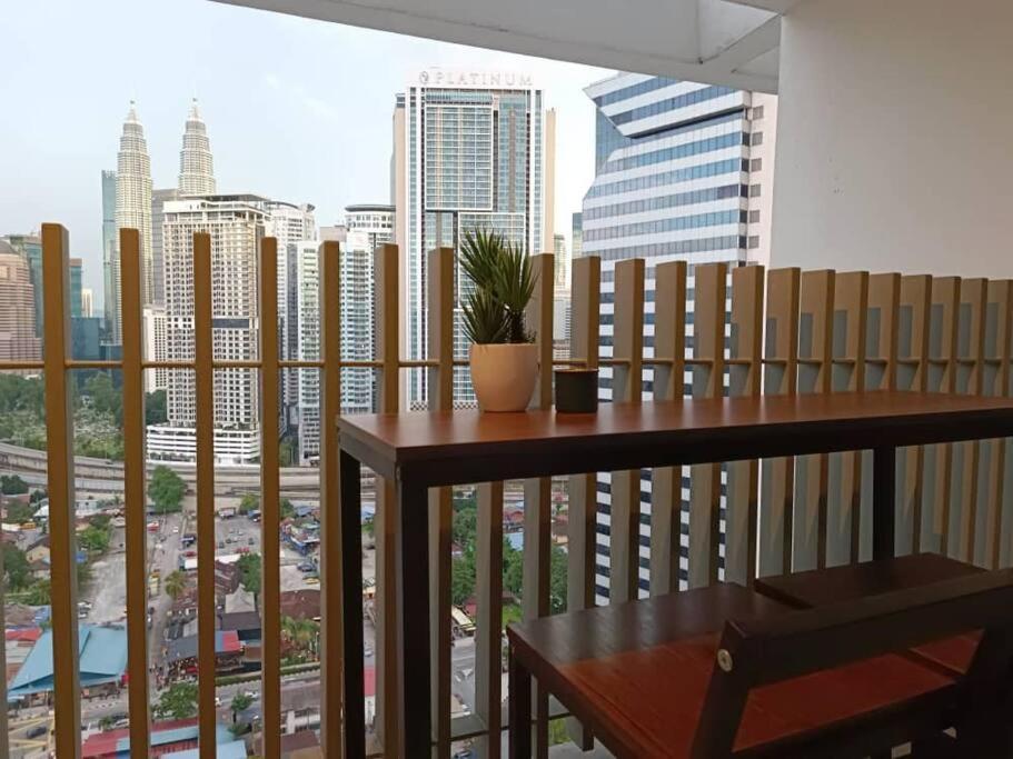 C14B Modern Infinity Pool Klcc Balcony View Leilighet Kuala Lumpur Eksteriør bilde