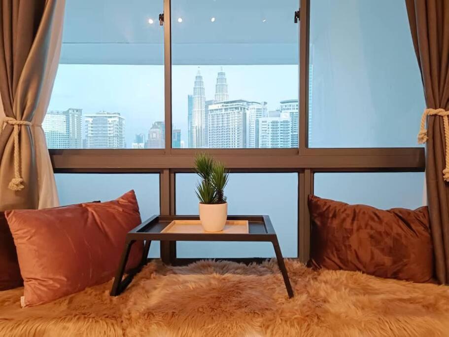 C14B Modern Infinity Pool Klcc Balcony View Leilighet Kuala Lumpur Eksteriør bilde