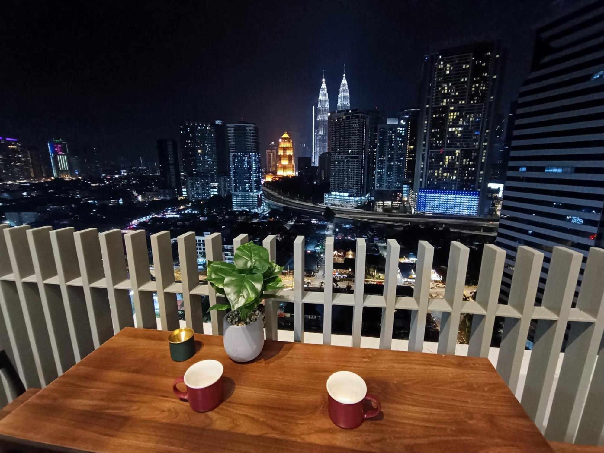 C14B Modern Infinity Pool Klcc Balcony View Leilighet Kuala Lumpur Eksteriør bilde