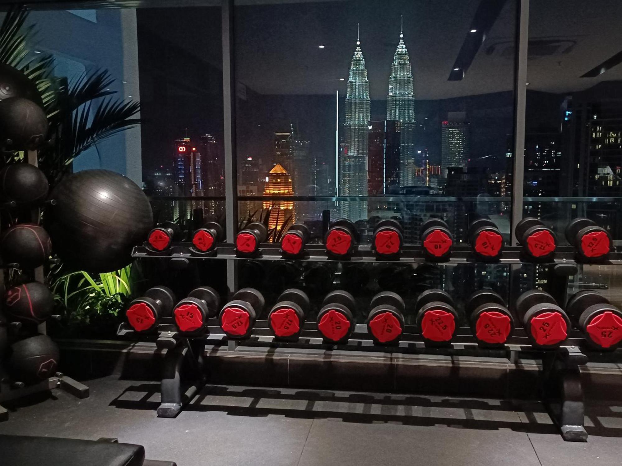 C14B Modern Infinity Pool Klcc Balcony View Leilighet Kuala Lumpur Eksteriør bilde