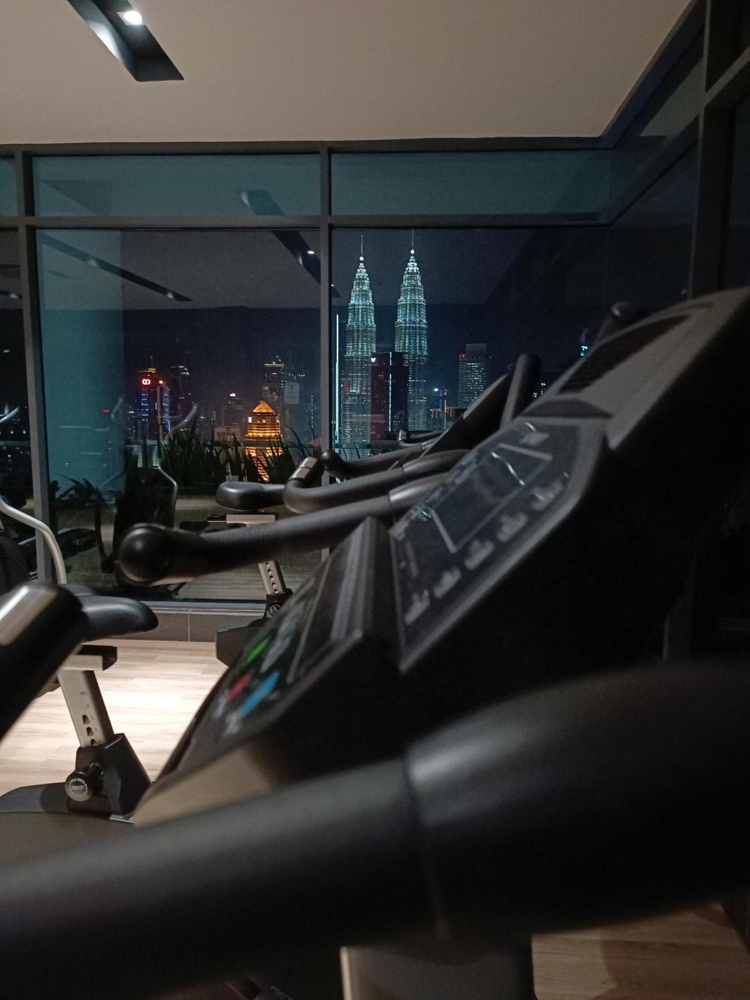 C14B Modern Infinity Pool Klcc Balcony View Leilighet Kuala Lumpur Eksteriør bilde