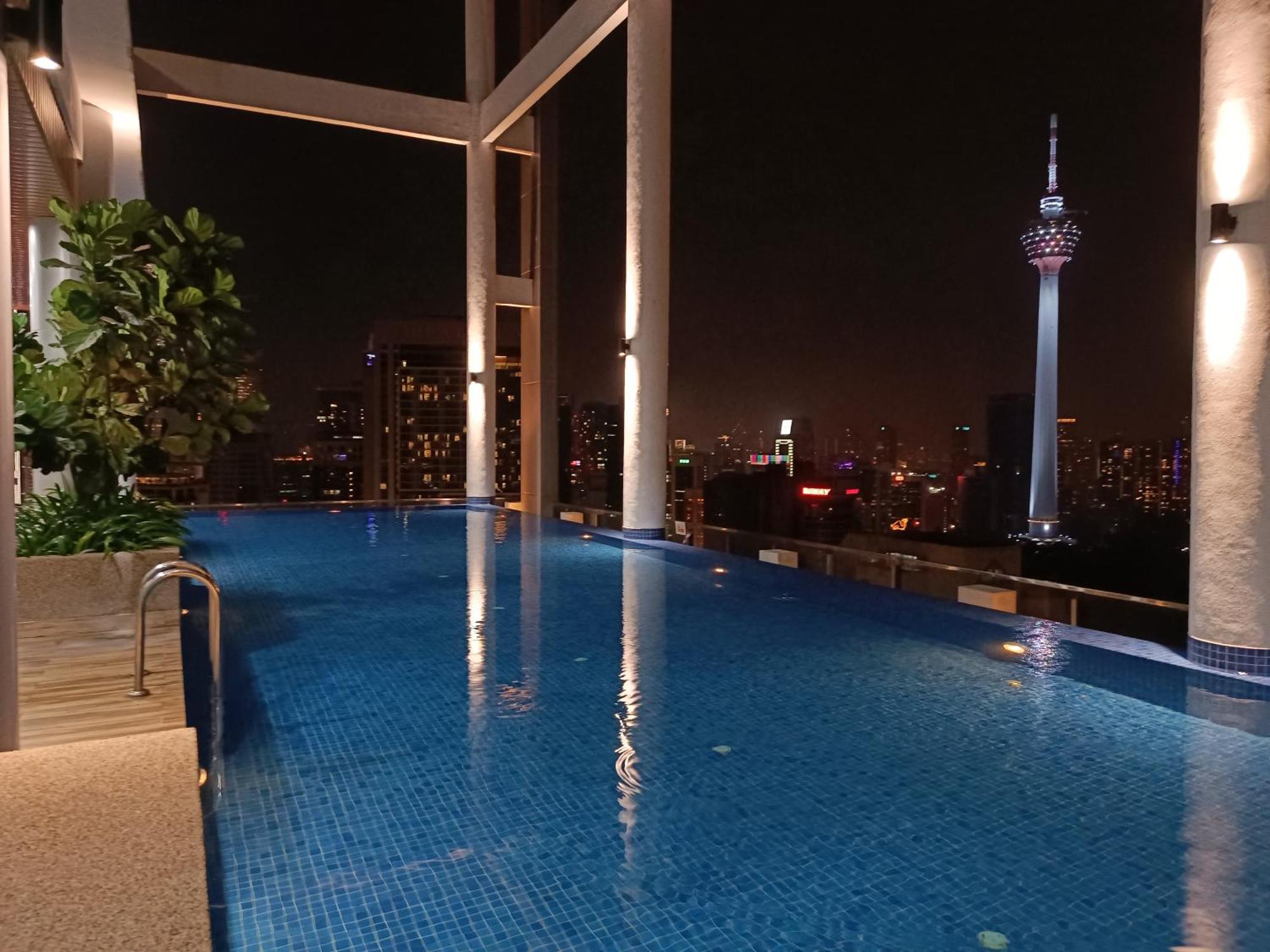 C14B Modern Infinity Pool Klcc Balcony View Leilighet Kuala Lumpur Eksteriør bilde